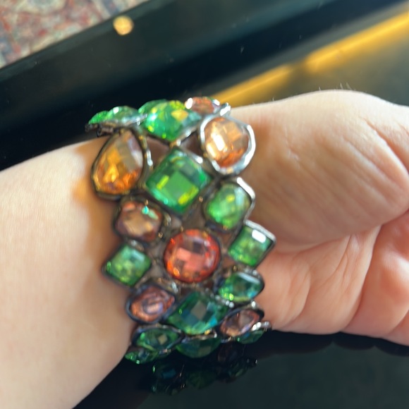 NWOT Gorgeous Parrot green long bead necklaces (4) accompanied with bracelet - Picture 8 of 12